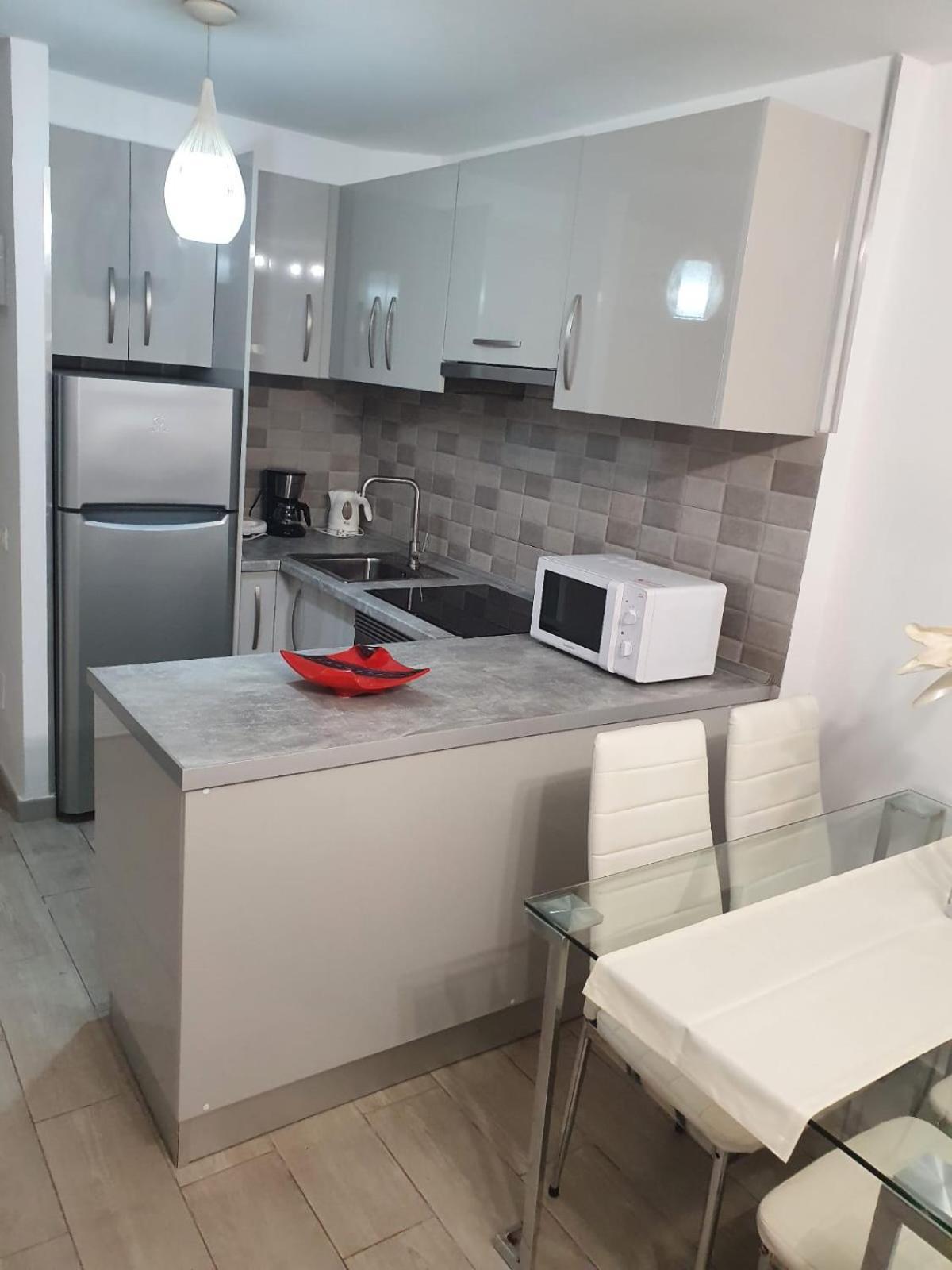 Apartamento Torres Del Sol อาโรนา ภายนอก รูปภาพ