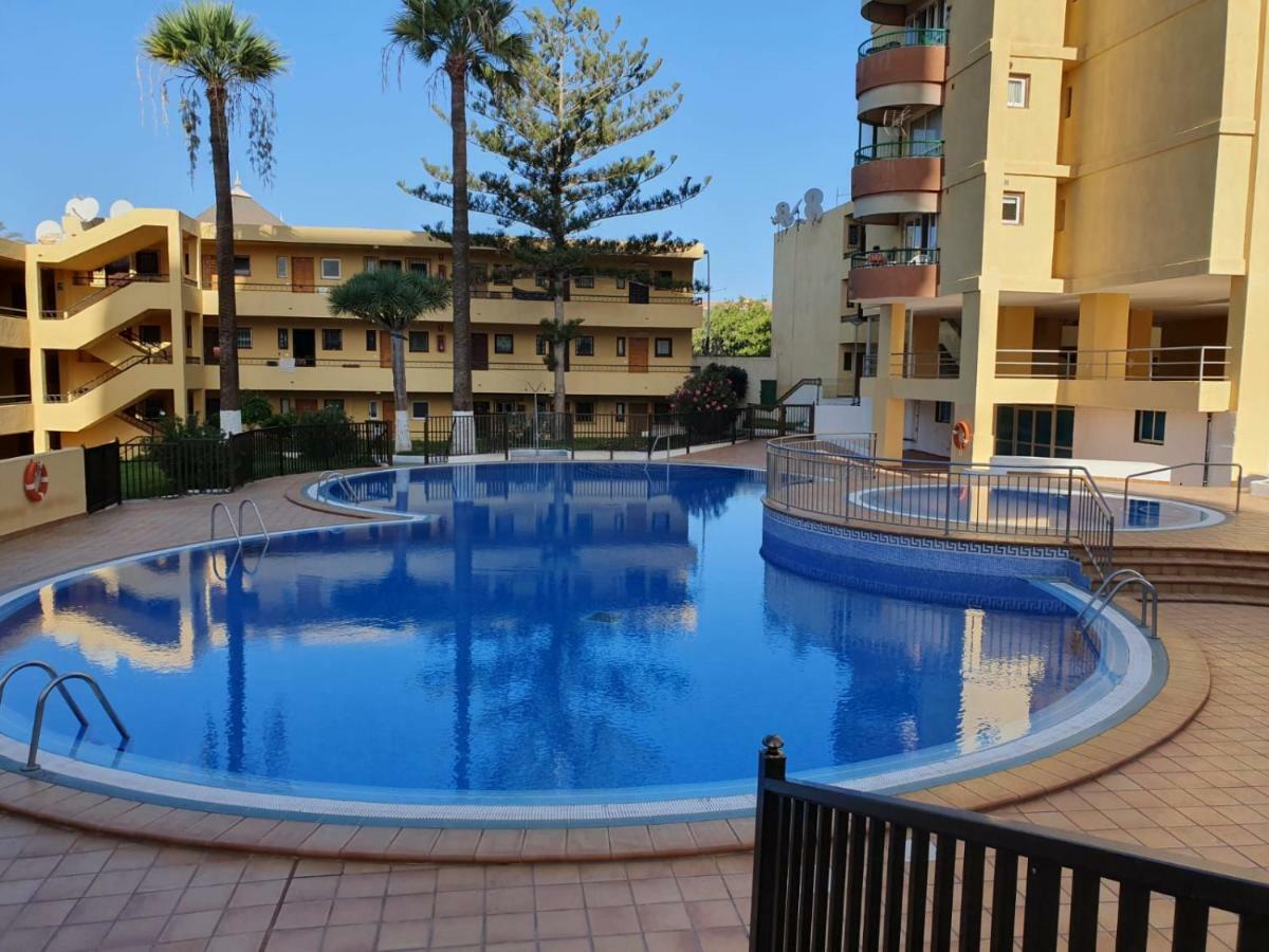 Apartamento Torres Del Sol อาโรนา ภายนอก รูปภาพ
