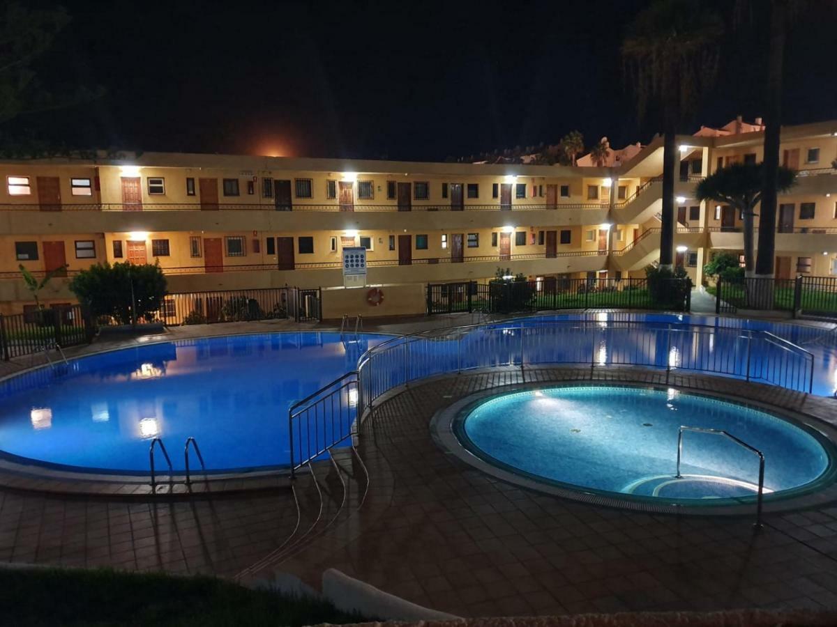 Apartamento Torres Del Sol อาโรนา ภายนอก รูปภาพ