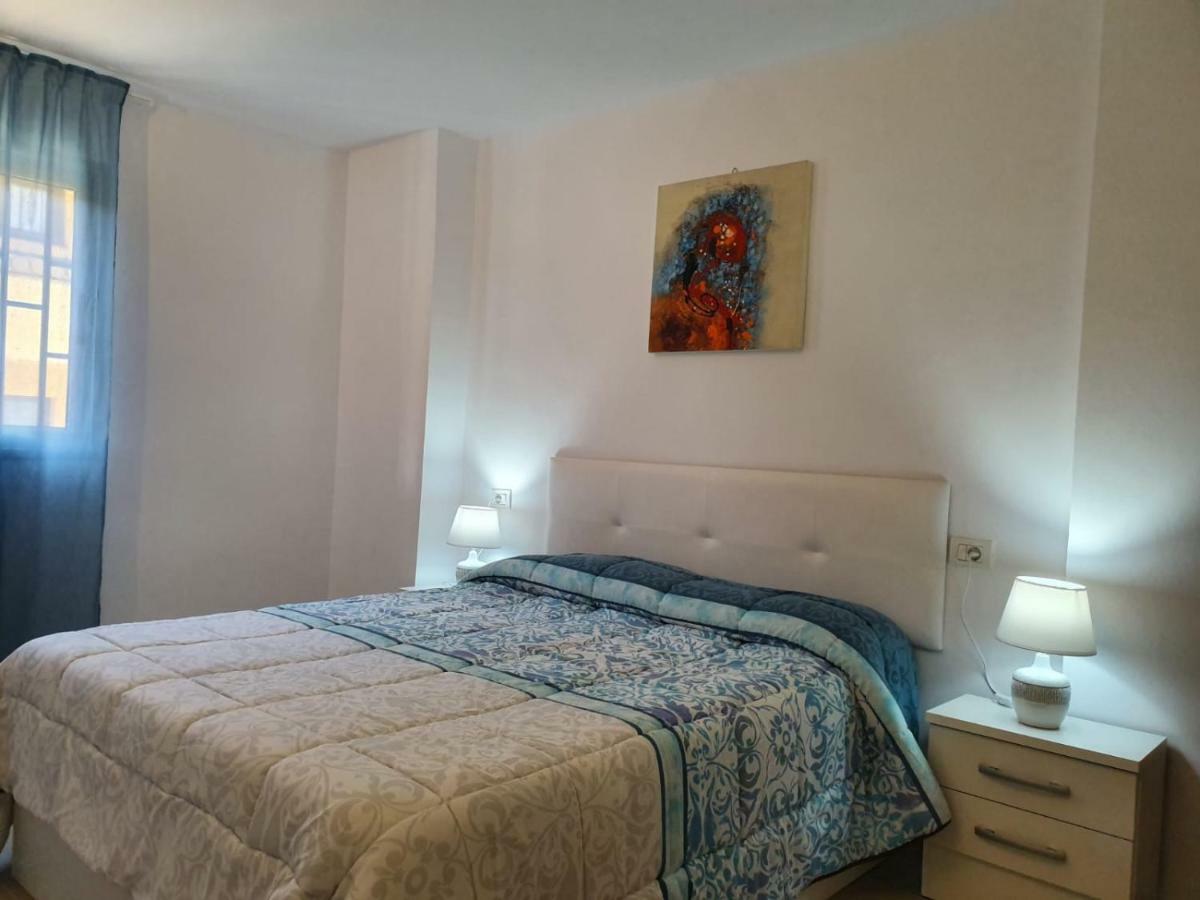 Apartamento Torres Del Sol อาโรนา ภายนอก รูปภาพ
